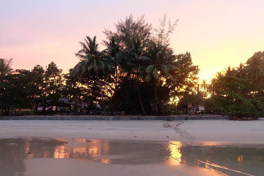 Baanchaylay Resort Khanom Exterior photo