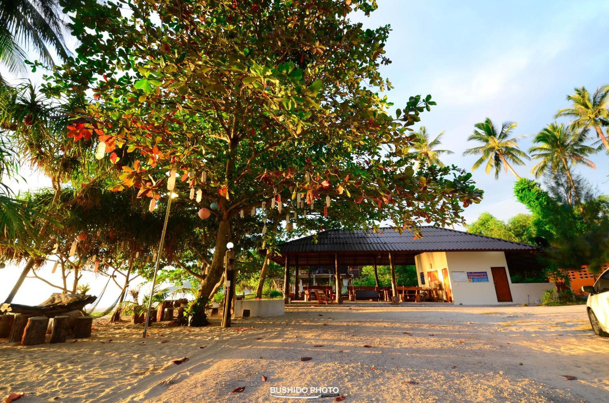 Baanchaylay Resort Khanom Exterior photo